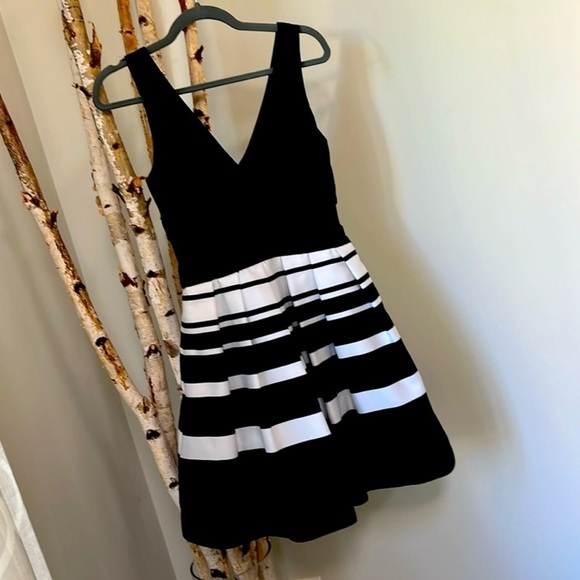 Cute Xscape dress - Picture 1 of 5